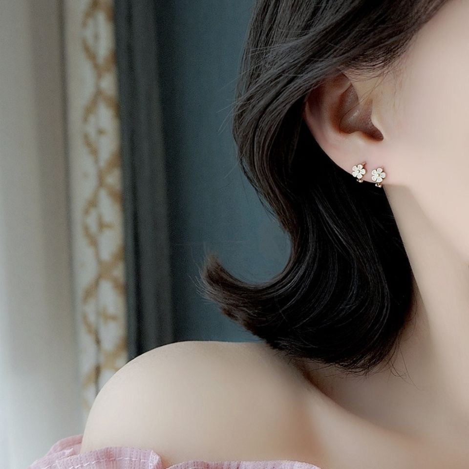 New Women's Daisy Temperament Fashion Earrings
